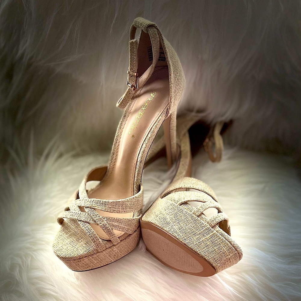 ShoeDazzle Textured Platform Heel